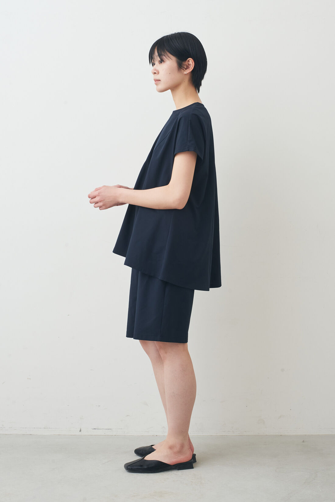 IEDIT［イディット］|吸汗速乾 UVカット SO！ MESH フレアー トップス 〈ダークネイビー〉と吸汗速乾 UVカット SO！ MESH ハーフパンツ 〈ダークネイビー〉と吸汗速乾 UVカット SO！ MESH ハーフパンツ 〈ダークネイビー〉のコーディネート
