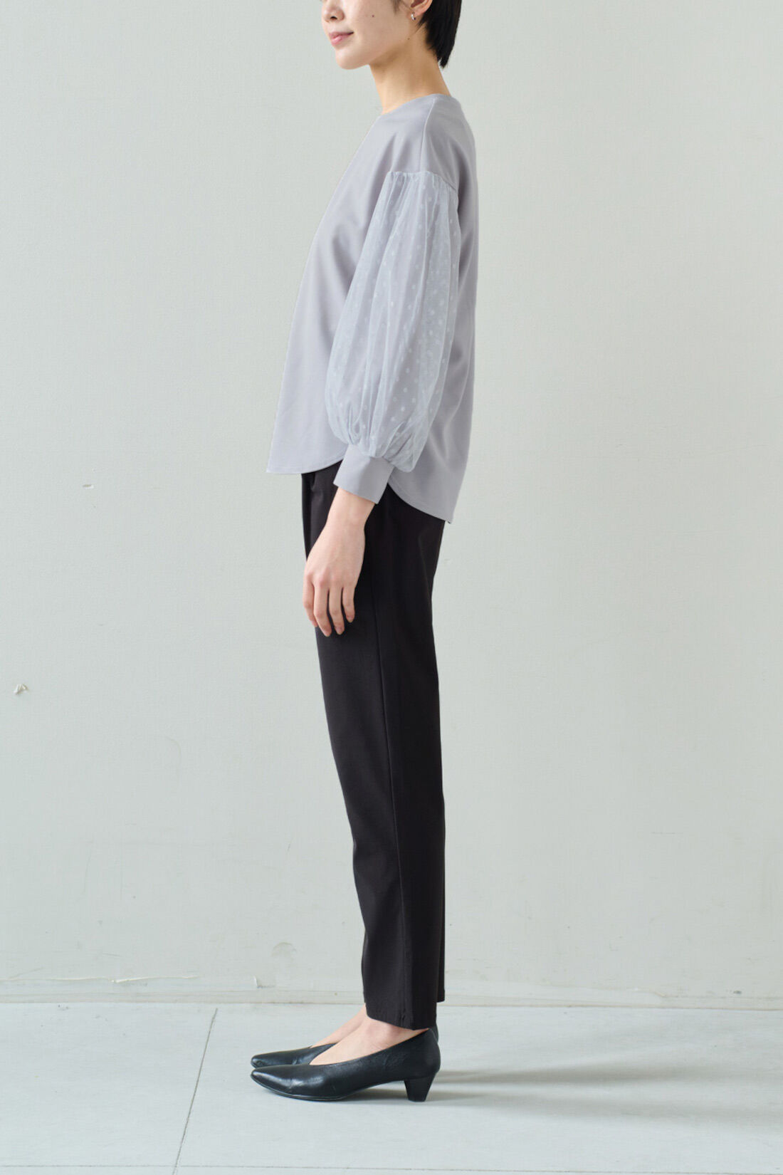 IEDIT|IEDIT[イディット]　袖チュール重ねのカットソージョーゼットトップス〈グレー〉|モデル身長：163cm　着用サイズ：M