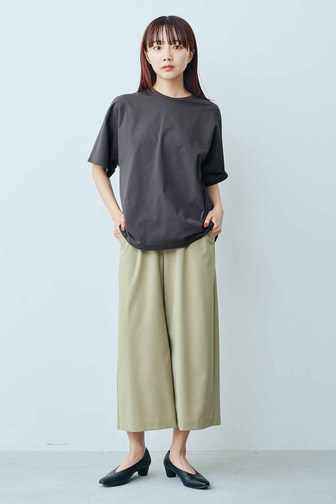 IEDIT|吸汗速乾 UVカット SO!MESH トップス〈チャコールグレー〉のコーディネート