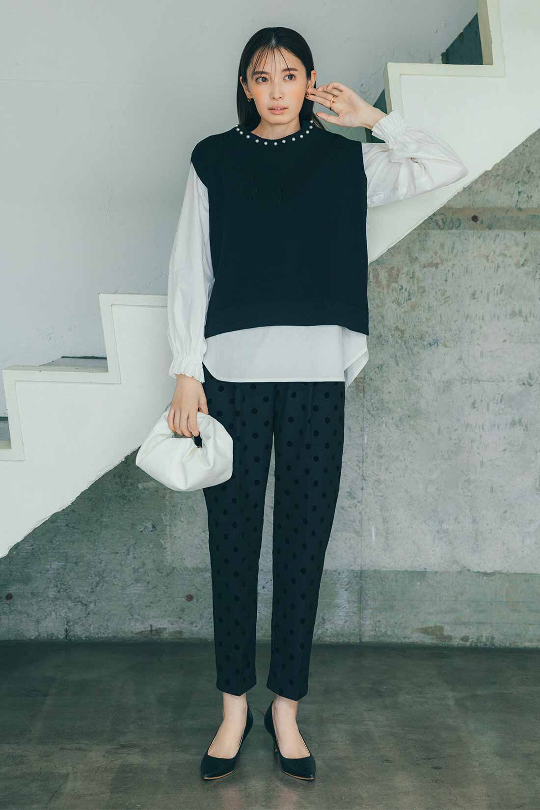 IEDIT|フロッキー ドット プリント テーパード パンツ〈黒〉のコーディネート