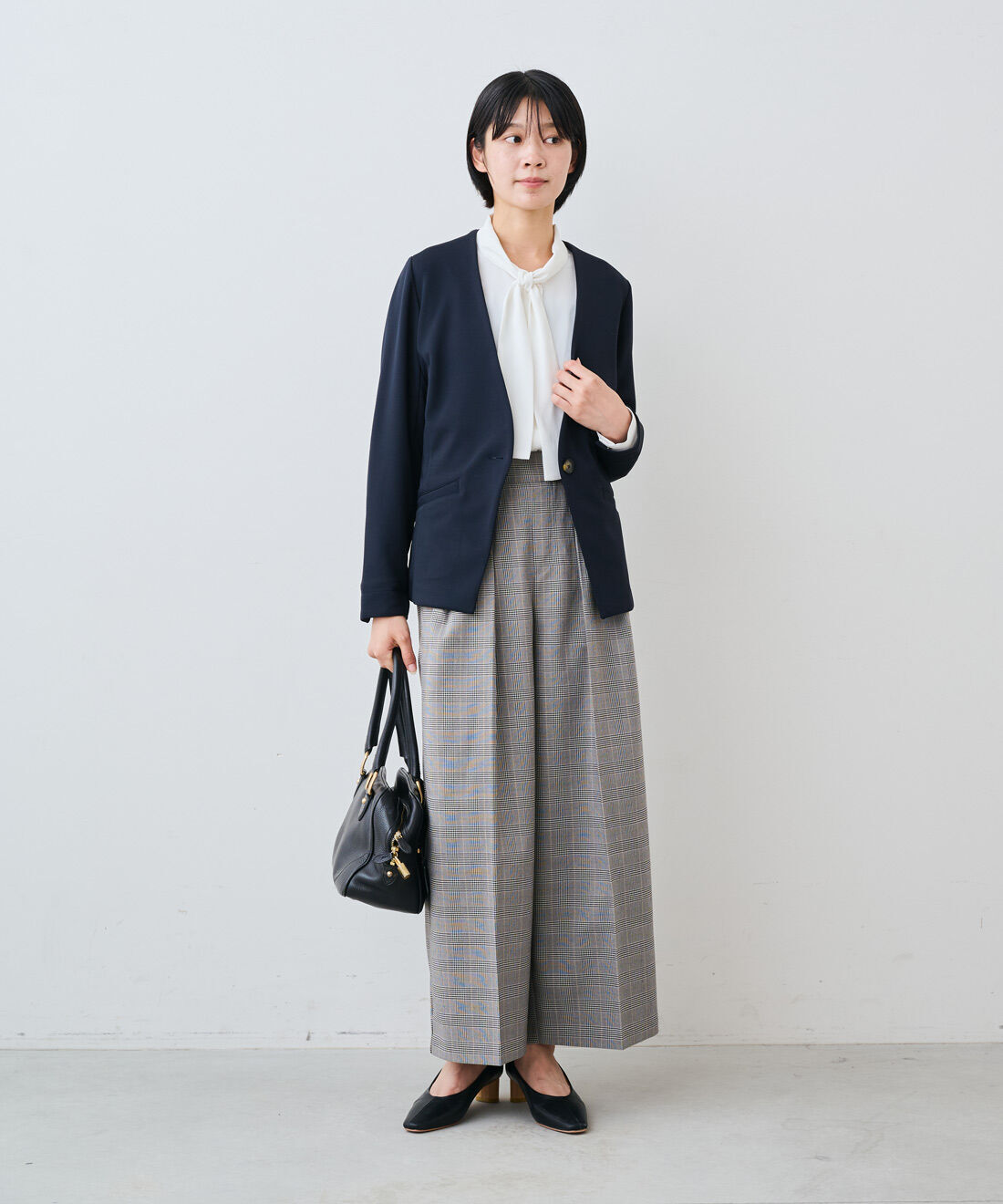 IEDIT［イディット］|花粉リリース UVカット 純紺 バレエフィット （R） ジャケット 〈ダークネイビー〉とインタックパンツ〈グレーチェック〉ＩＥのコーディネート