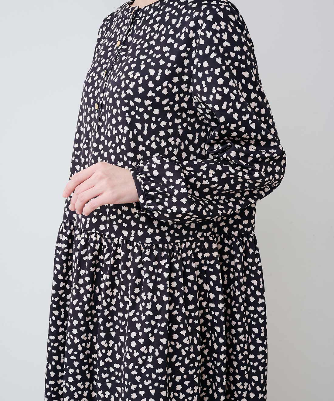 IEDIT|IEDIT[イディット]　ヨーロッパテキスタイル柄からセレクトした おとなが絵になる柄ワンピース〈ブラック〉