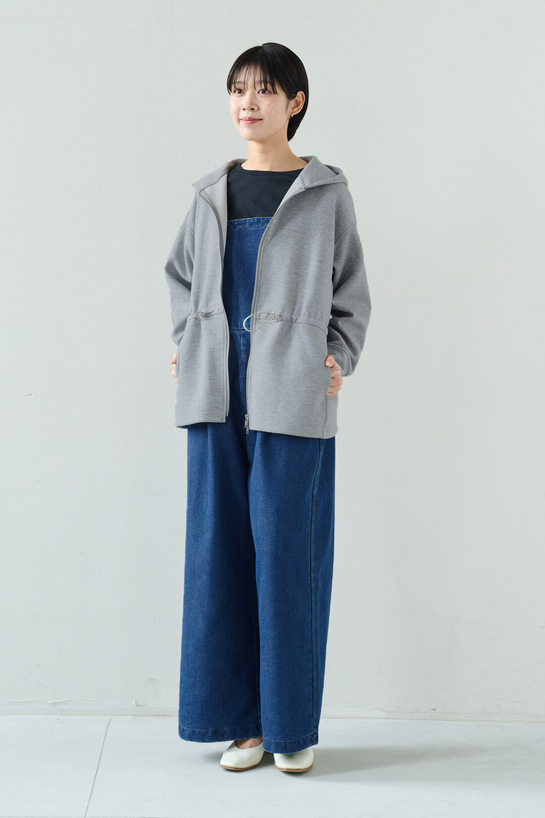 IEDIT［イディット］|IEDIT[イディット]　大人仕様しなやかデニムサロペット〈ブルー〉|モデル身長：163cm　着用サイズ：M