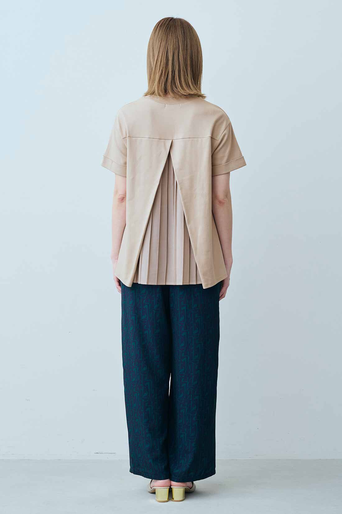 IEDIT|接触冷感 吸汗速乾 抗菌防臭 Ohcool（R）Ⅱ plus素材 バックプリーツ カットソー トップス〈グレージュ〉のコーディネート