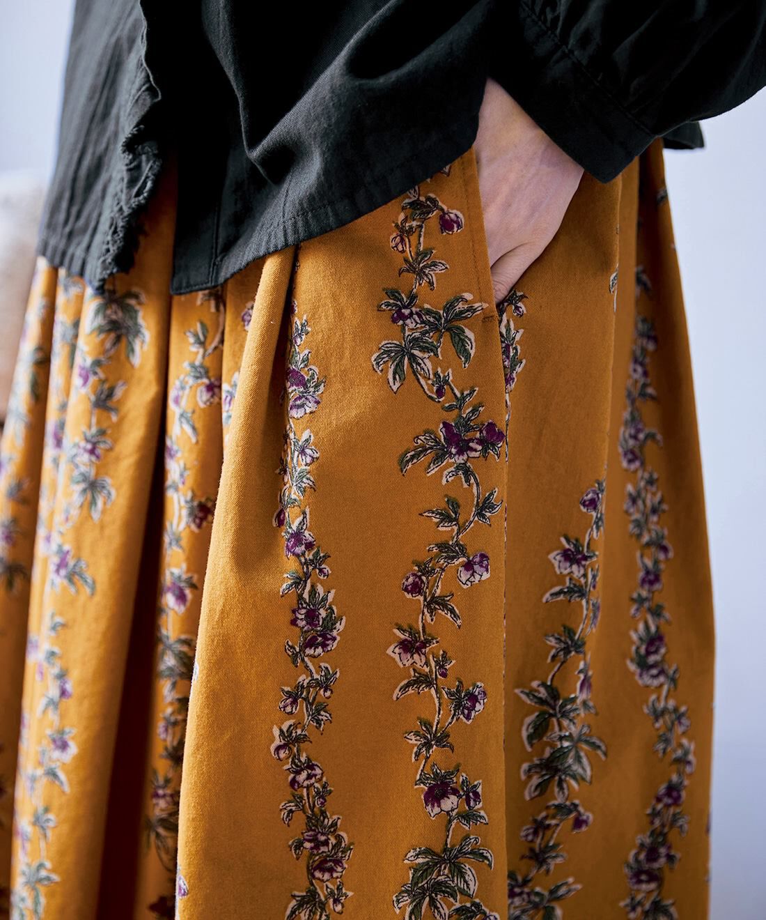 Sunny clouds［サニークラウズ］|サニークラウズ　クリスマスローズが咲くスカート〈レディース〉