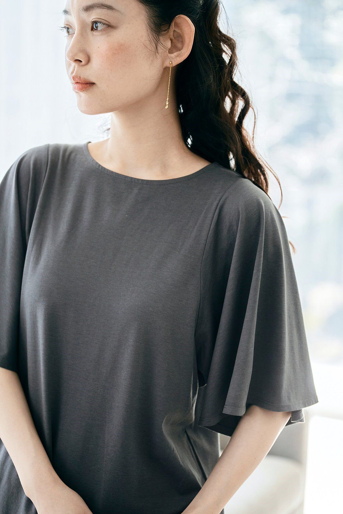 and myera［アンドマイラ］|and myera フレア袖のTシャツの会