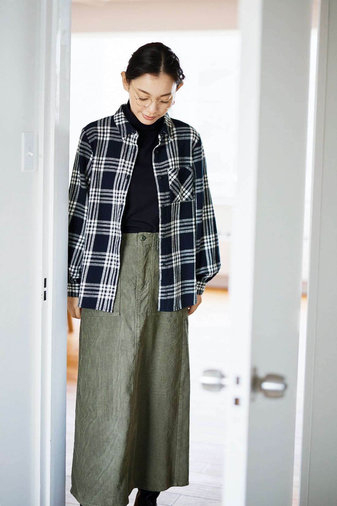 and myera|ａｎｄ　ｍｙｅｒａぬくもりのチェックシャツとａｎｄ　ｍｙｅｒａコーデュロイのベイカースカートのコーディネート