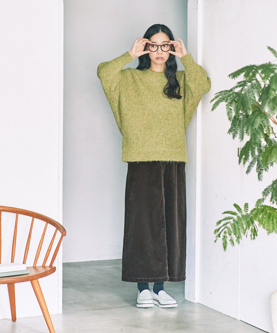 and myera|ドルマンスリーブ セーター 黄緑色のコーディネート