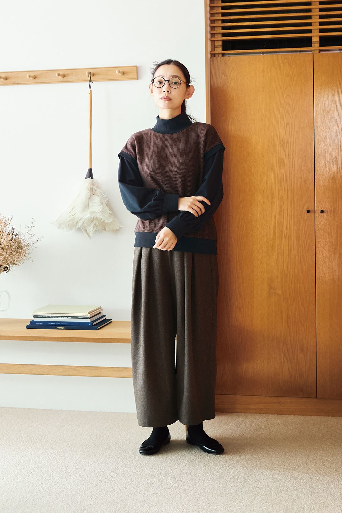 and myera|ヘリンボーン柄 起毛加工 着合わせ風トップス〈茶色〉のコーディネート