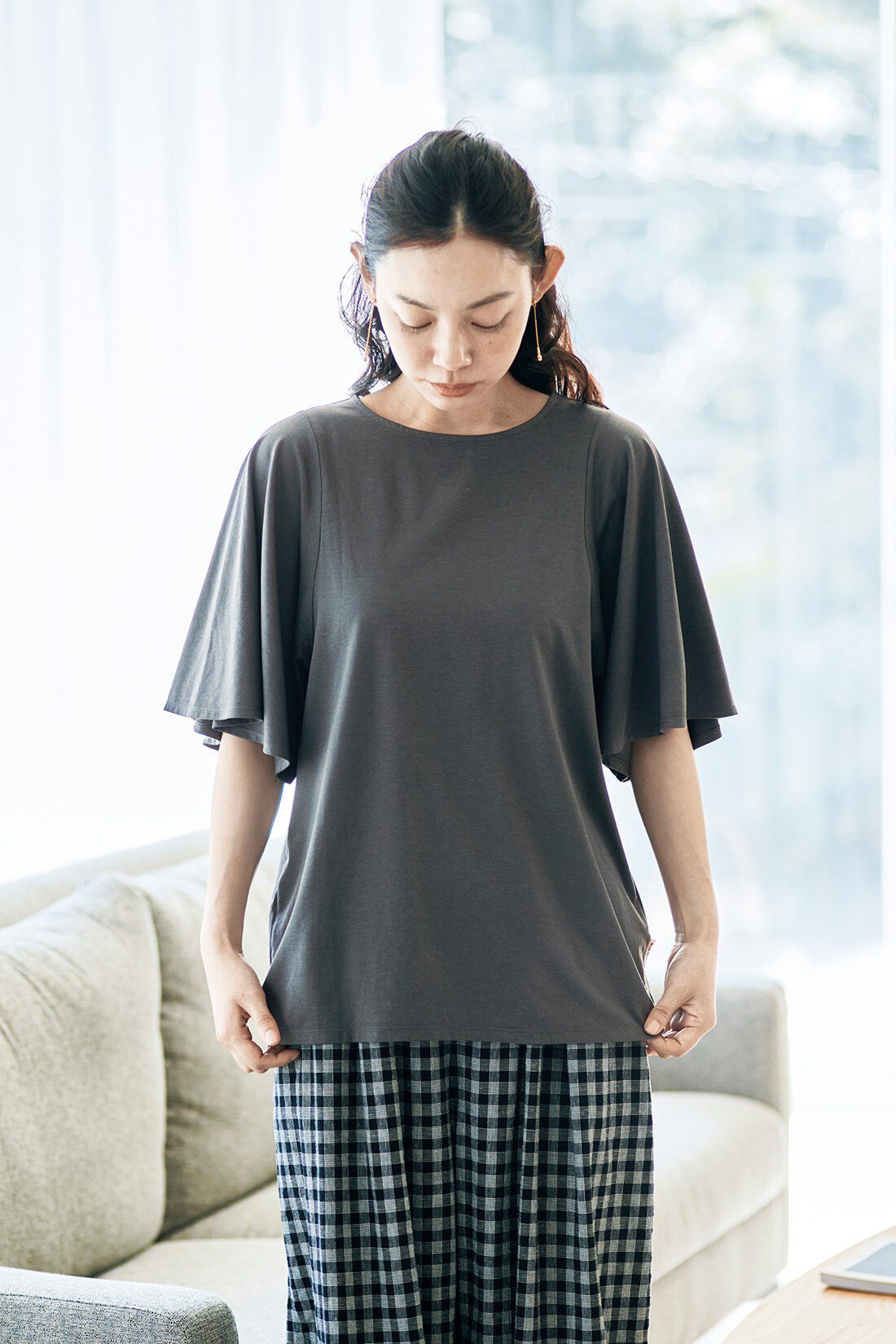 and myera［アンドマイラ］|ａｎｄ　ｍｙｅｒａフレア袖のＴシャツのコーディネート