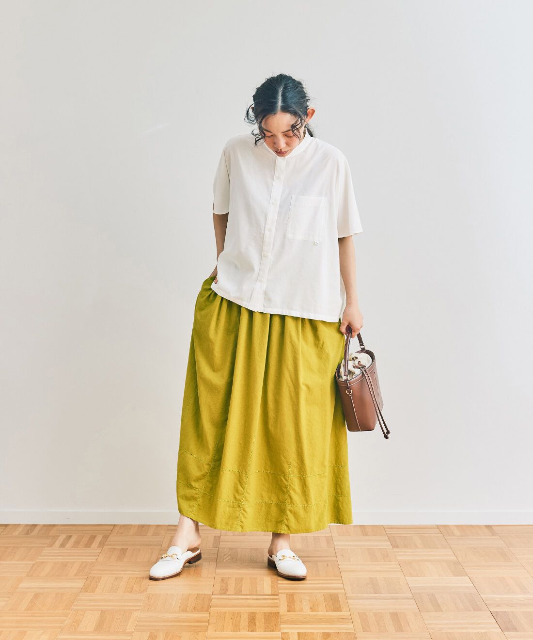 and myera［アンドマイラ］|and myera ドロップドフレンチスリーブシャツ〈白〉