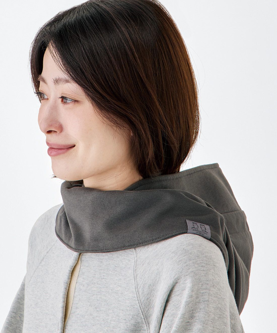 猫部|NYAN GA ICHI　気になる視線や光をシャットアウト　フード付きスヌードの会|冬はフードを下ろしてスヌード使いも。