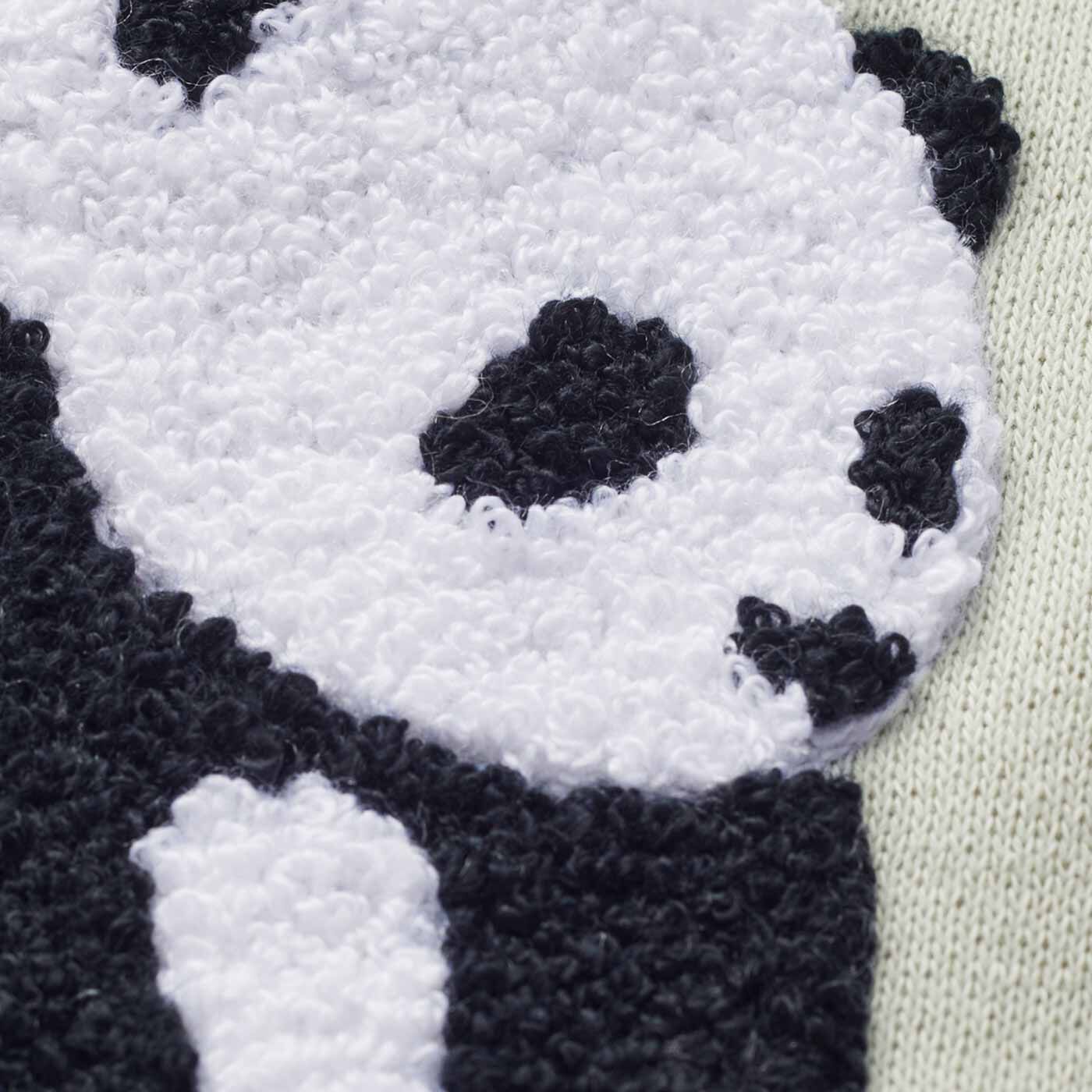 YOU+MORE!|YOU＋MORE！ パンダ大好き もこもこ刺しゅう裏起毛トレーナー〈スモーキーミント〉|パンダらしさを追求して、ゆるゆるな座り姿を立体的なさがら刺しゅうで表現しました。