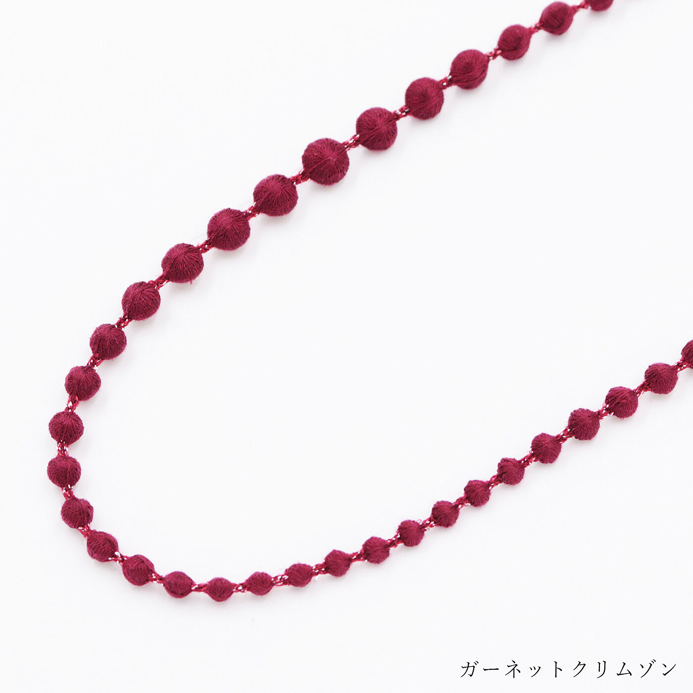 日本職人プロジェクト（Pre-order）|群馬の刺繍工房が作った　誕生石色の刺繍珠ネックレス〈ガーネットクリムゾン色・1月生まれ〉[日本製]
