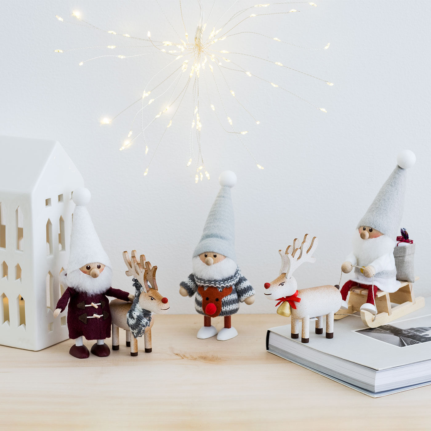 SeeMONO|ヨーロッパの職人が手作りした北欧の妖精〈ダッフルコートを着たサンタ　星に願いを〉／ノルディカニッセ|お届けは左から1番目のニッセです。