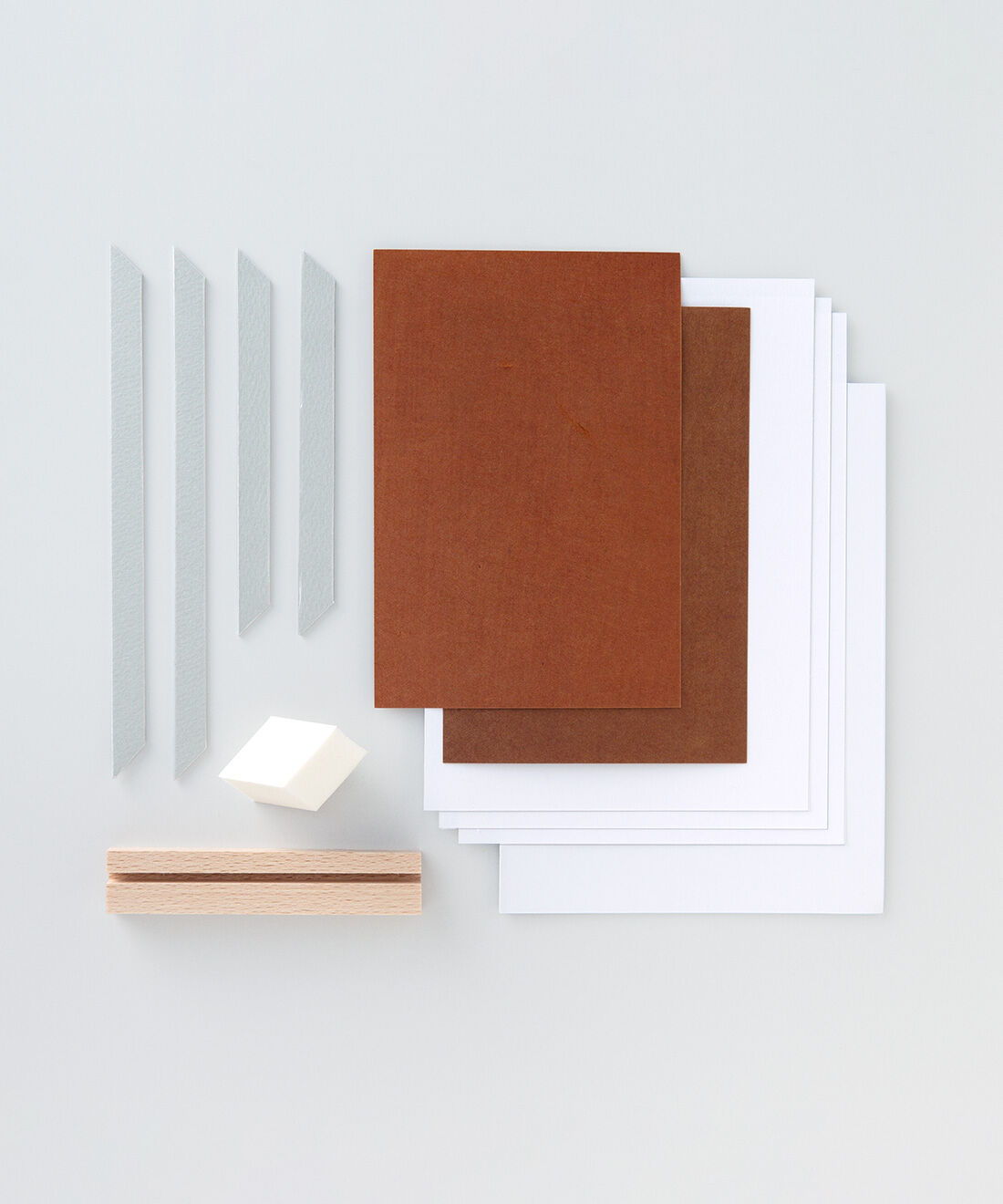 SeeMONO|型屋2110さんに教わる 日本の歳時記を愉（たの）しむ 伊勢型紙レッスンキットの会|・1回のお届けキット例です。　※木製スタンドは初回お届けデザインにのみ1個付属します。