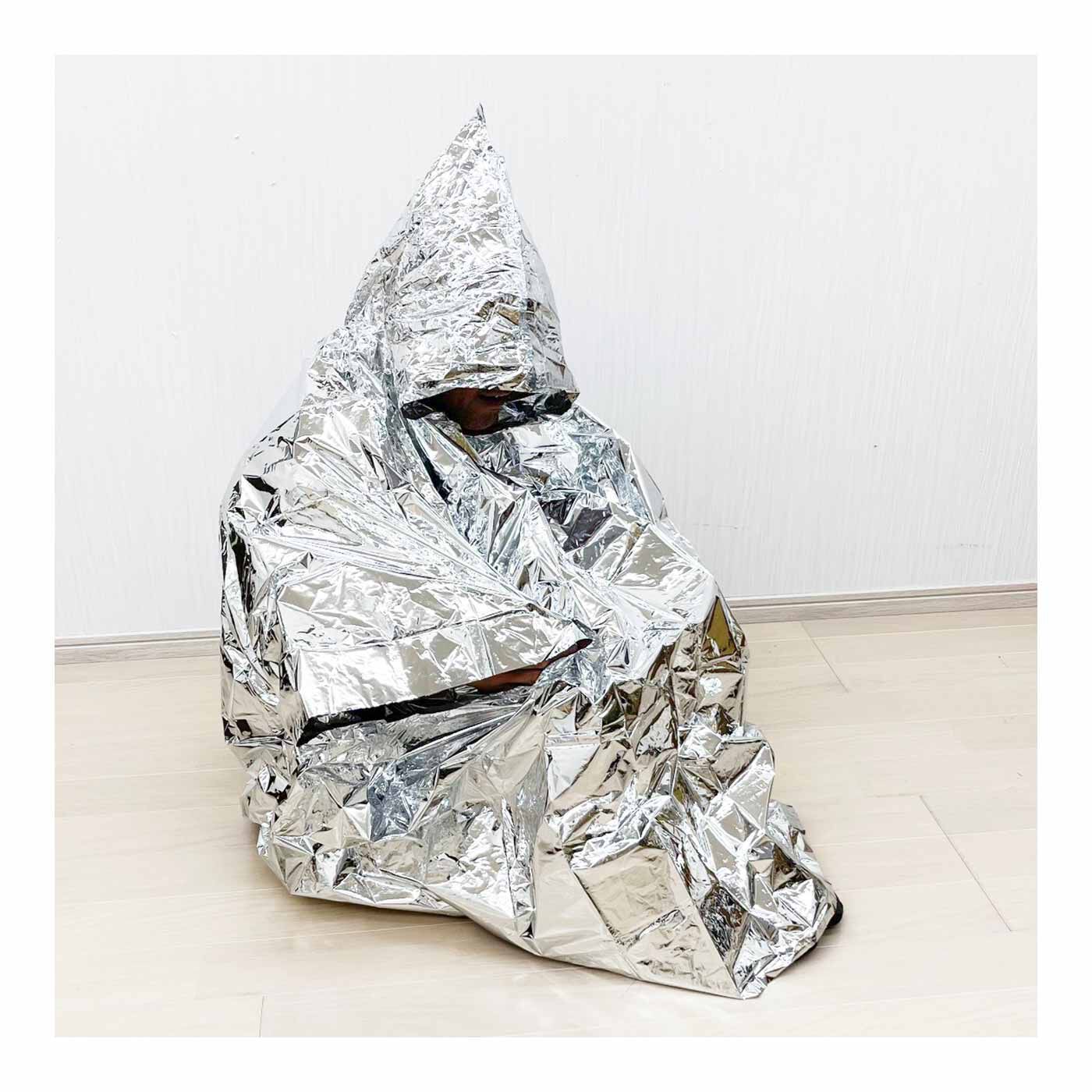 FELISSIMO PARTNERS|家族分備えておきたい フード付き防災用アルミポンチョ|全身すっぽりおさまる！