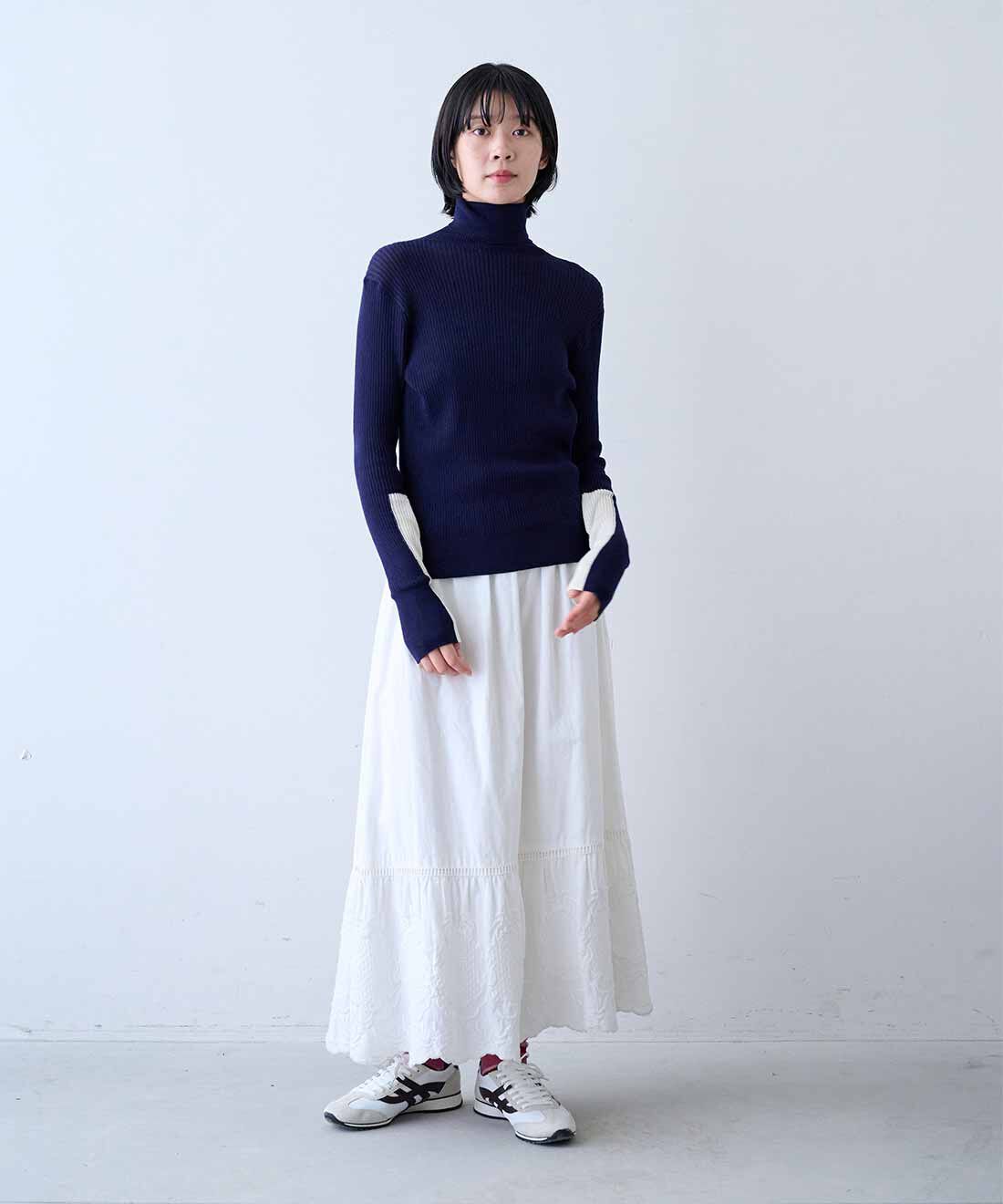 MEDE19F|異素材遣い ショートダウンジャケット〈ブラック〉と綿 タートルニットの会のコーディネート