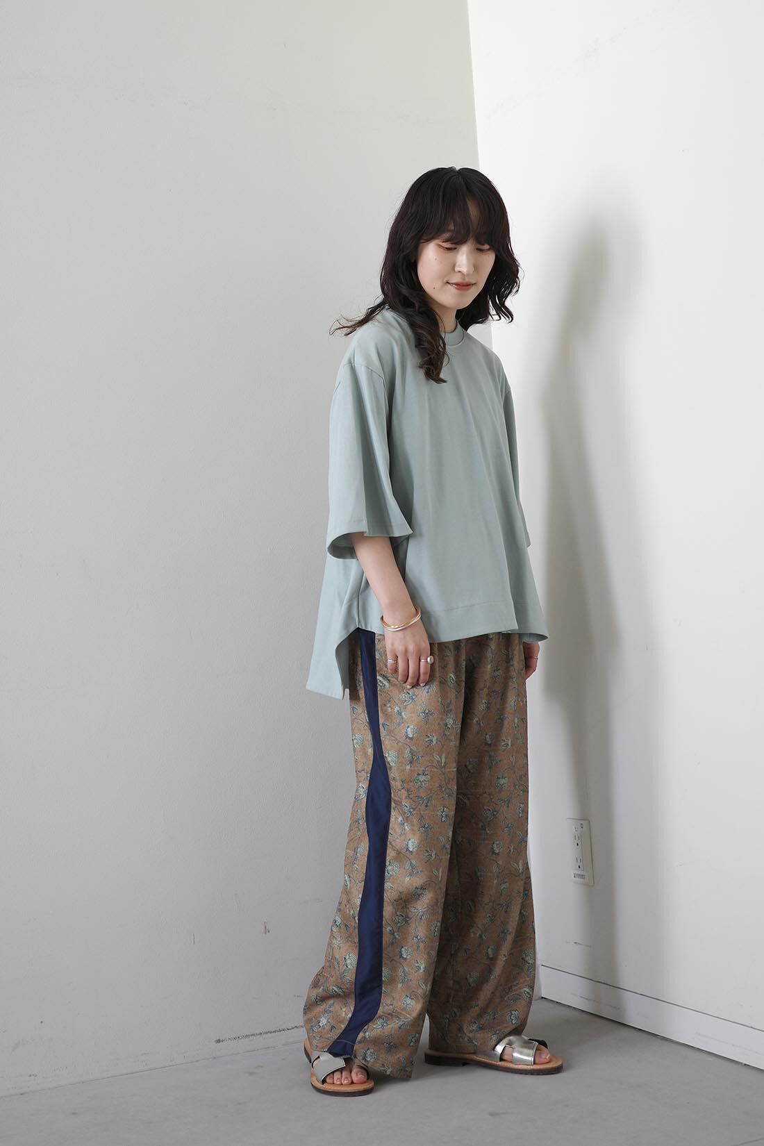 MEDE19F [メデ・ジュウキュウ]|MEDE19F 汗じみ軽減加工 オーバーシルエットトップスの会と汗じみ軽減加工のオーバーシルエットトップスのコーディネート