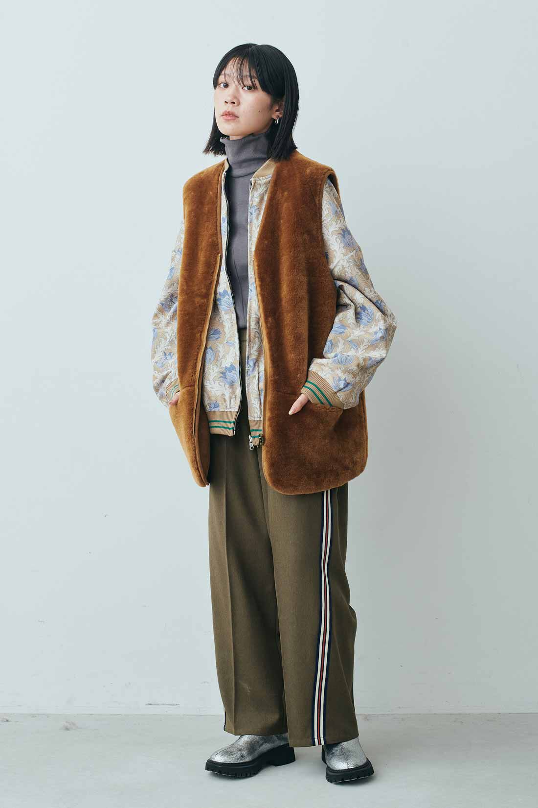 MEDE19F|MEDE19F　リバーシブルフェイクファーベスト〈アンバーブラウン〉|モデル身長：163cm　着用サイズ：M