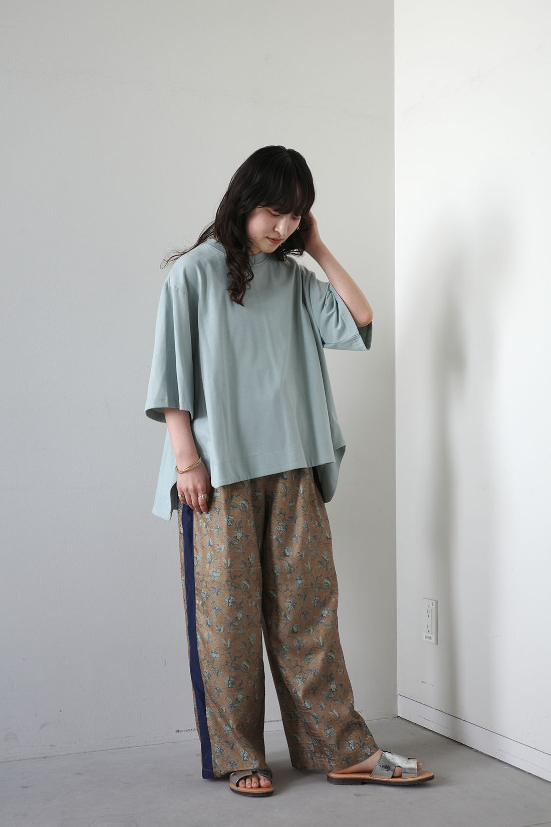 MEDE19F [メデ・ジュウキュウ]|MEDE19F 汗じみ軽減加工 オーバーシルエットトップスの会と汗じみ軽減加工のオーバーシルエットトップスのコーディネート
