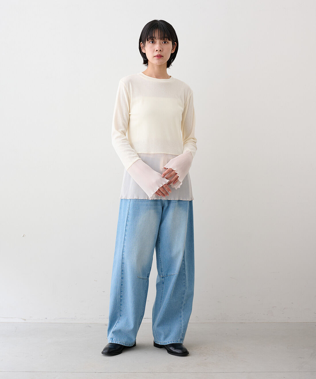 MEDE19F|旭山動物園・ボルネオの森応援商品 だちょうのひなカーディガン〈ミックスブラウン〉とレスウォーター カーブデニムパンツ〈フェードブルー〉とプリーツドッキングトップスの会のコーディネート