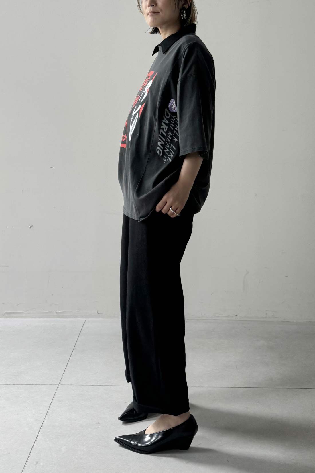 MEDE19F|【Disney】クルエラの古着リメイク風プリントＴシャツのコーディネート|モデル身長：160cm　着用サイズ：M