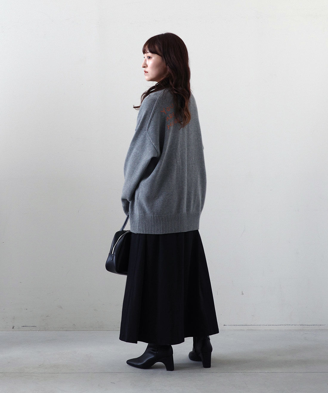 MEDE19F|レタード刺しゅう ニットカーデのコーディネート|モデル身長： 156cm　Mサイズ着用