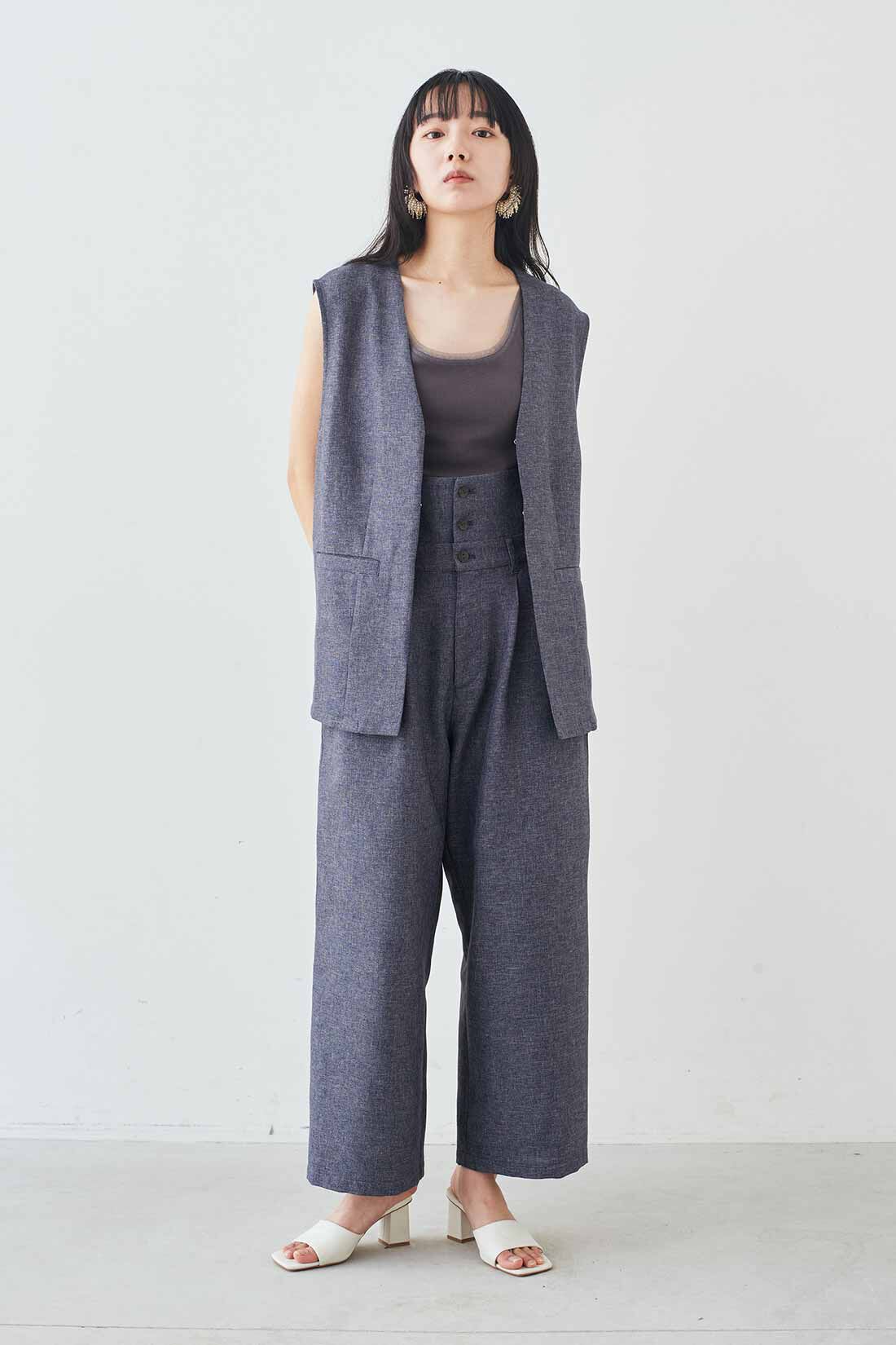 MEDE19F [メデ・ジュウキュウ]|MEDE19F　リネンライク素材のウエストアクセントパンツ〈グレー〉|モデル身長：163cm　着用サイズ：M