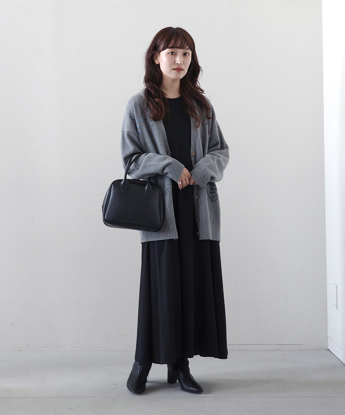 MEDE19F|レタード刺しゅう ニットカーデのコーディネート|モデル身長： 156cm　Mサイズ着用