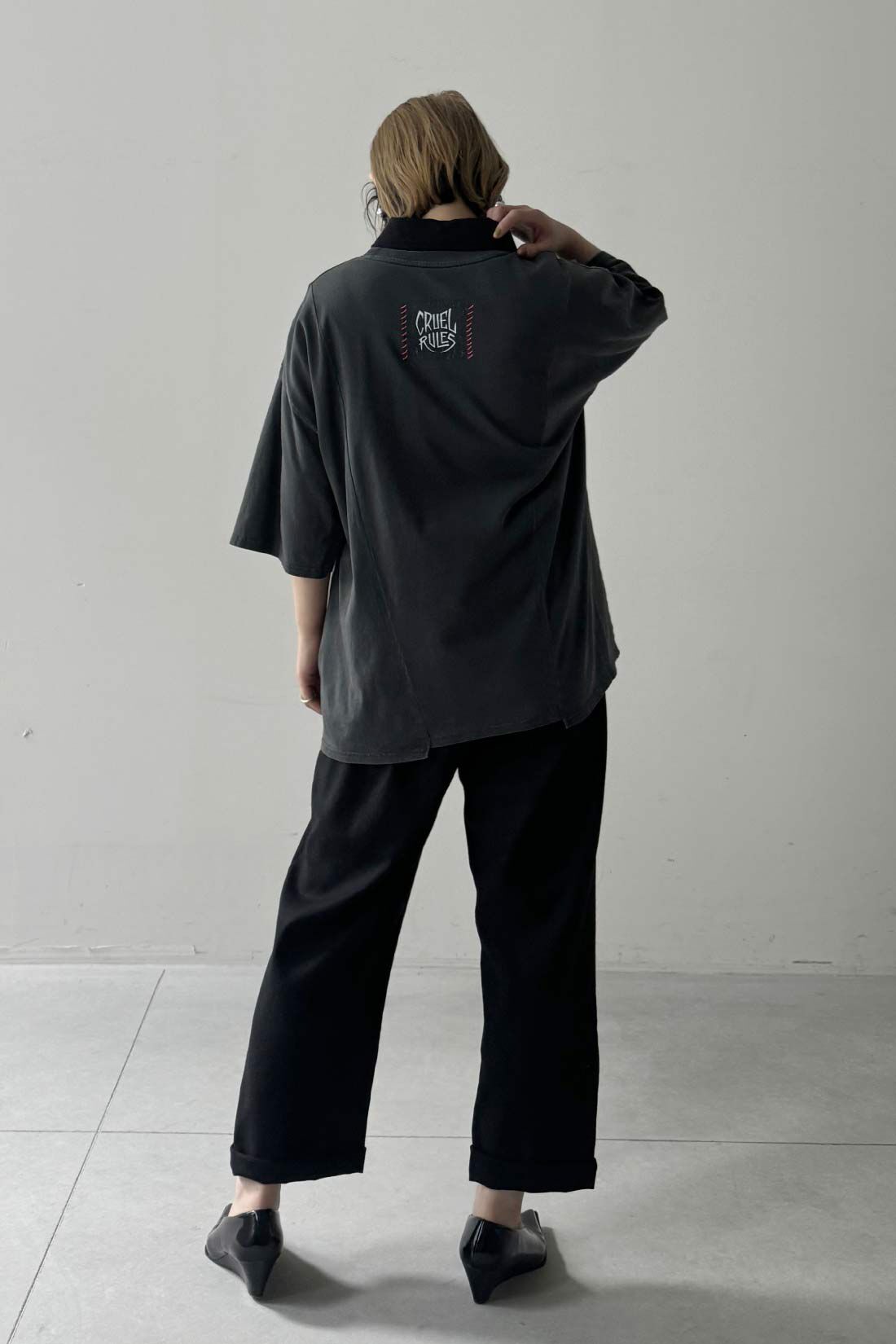 MEDE19F|【Disney】クルエラの古着リメイク風プリントＴシャツのコーディネート|モデル身長：160cm　着用サイズ：M