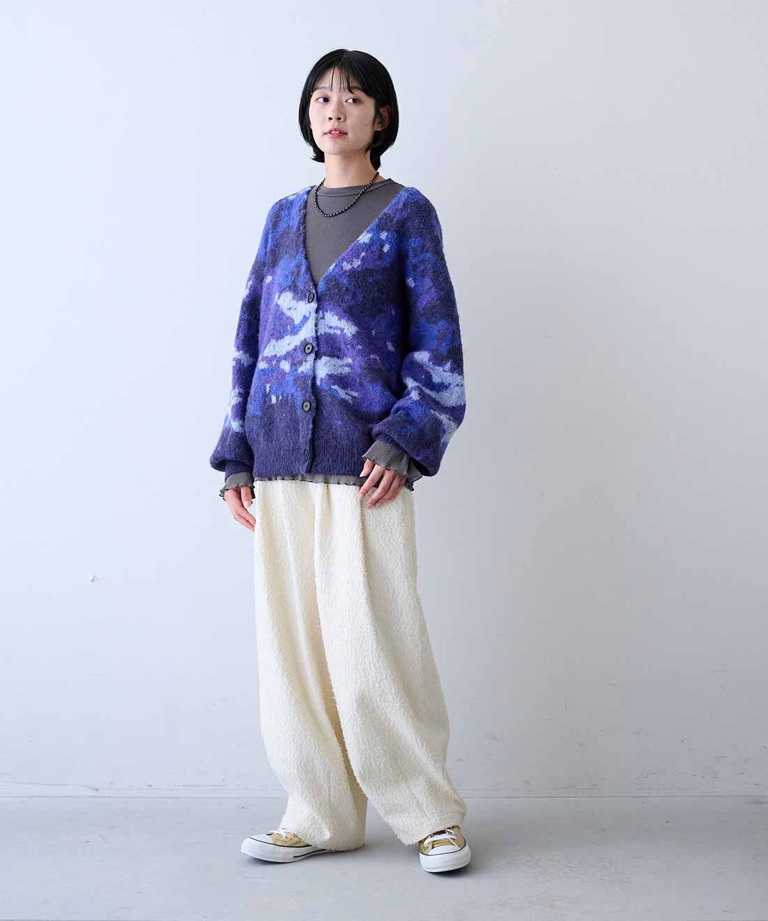 MEDE19F|モヘア混のダブルジャカードカーディガンとコットンツィード素材 バナナシルエットパンツ〈オフホワイト〉とプリーツドッキングトップスの会のコーディネート