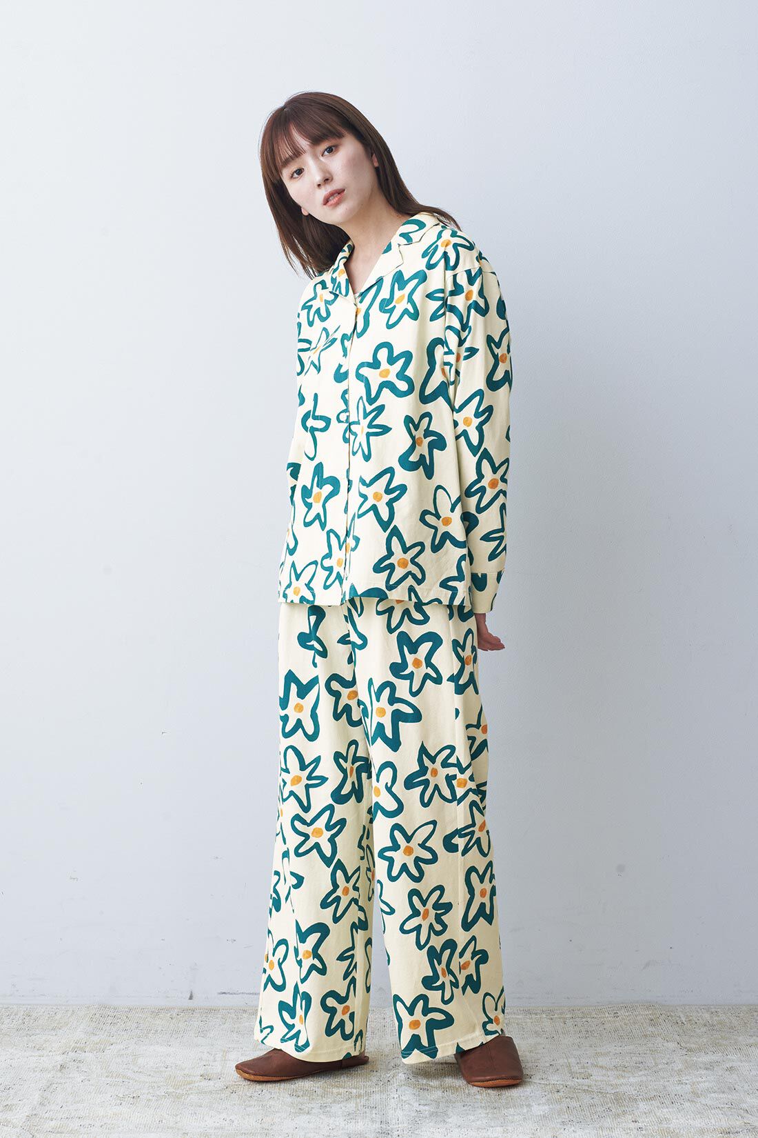 MEDE19F [メデ・ジュウキュウ]|MEDE19F　夏の花パジャマ〈アイボリー〉|モデル身長：168cm　Mサイズ着用