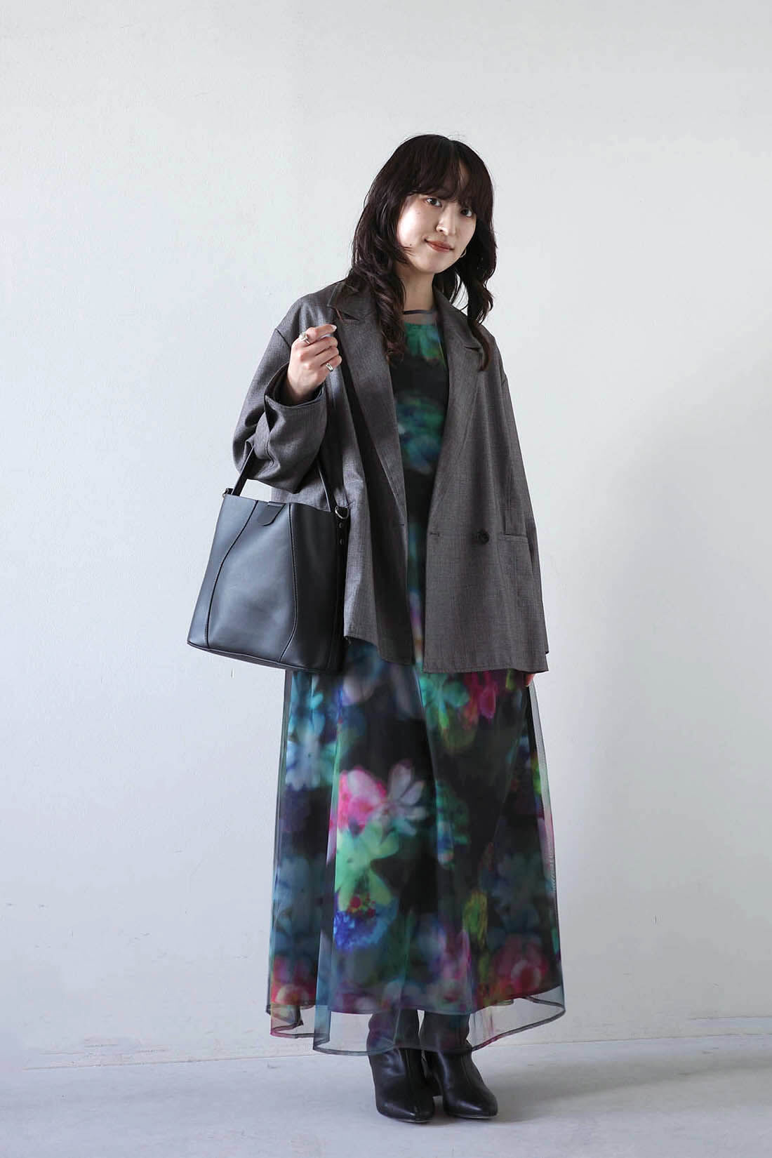 MEDE19F [メデ・ジュウキュウ]|MEDE19F　花柄のプリントを重ねたシアードレス〈ブラック〉