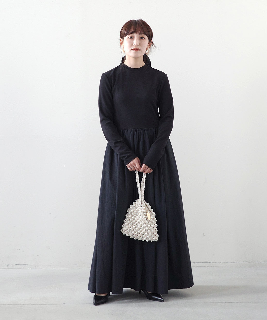 MEDE19F|ワンピース＆ファーカフス〈ＢＫ〉ＭＤ１９のコーディネート|モデル身長： 156cm　Mサイズ着用