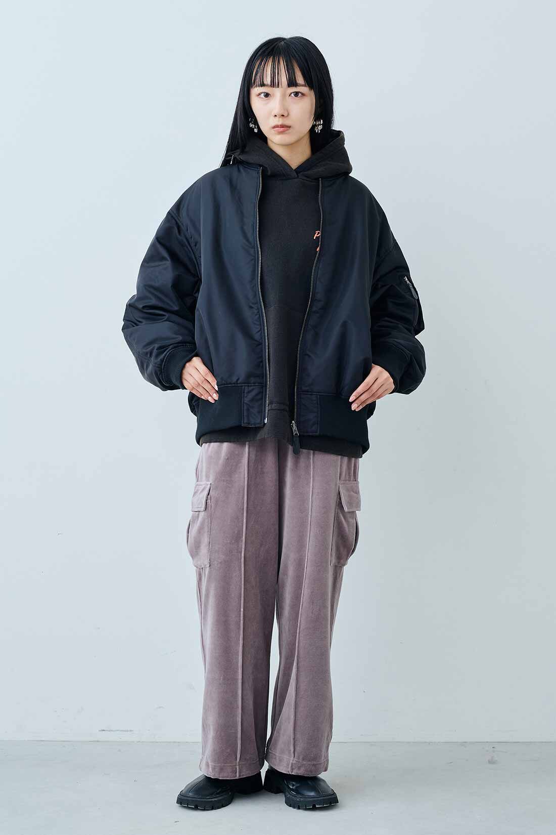 MEDE19F [メデ・ジュウキュウ]|MEDE19F　裏地のプリントにこだわったリバーシブルオーバーサイズMA-1〈ブラック〉|モデル身長：163cm　着用サイズ：M