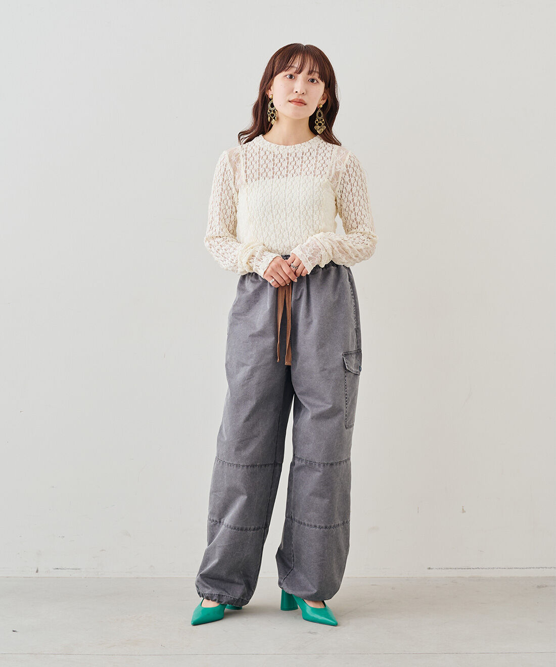 MEDE19F [メデ・ジュウキュウ]|ミュルーズモダン 中わた入りリバーシブルブルゾン〈ベージュ〉とレース切り替えトップスのコーディネート