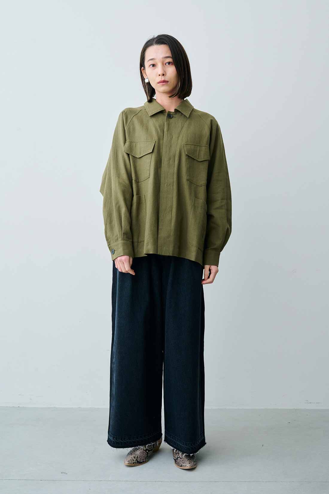 MEDE19F [メデ・ジュウキュウ]|MEDE19F　綿麻ヘリンボーン素材のミリタリージャケット〈カーキ〉|モデル身長：168cm　着用サイズ：M
