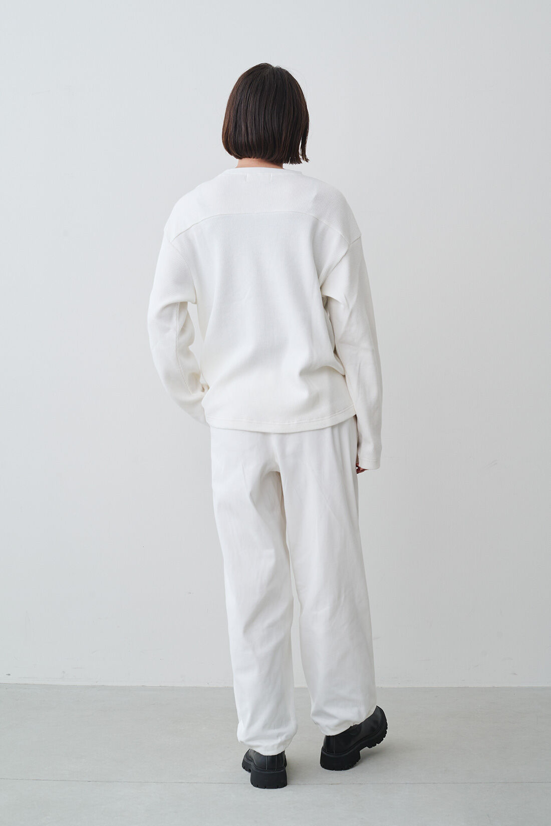 MEDE19F [メデ・ジュウキュウ]|MEDE19F　さがら刺しゅうの裏起毛ワッフルTシャツ〈オフホワイト〉|モデル身長：168cm　着用サイズ：M