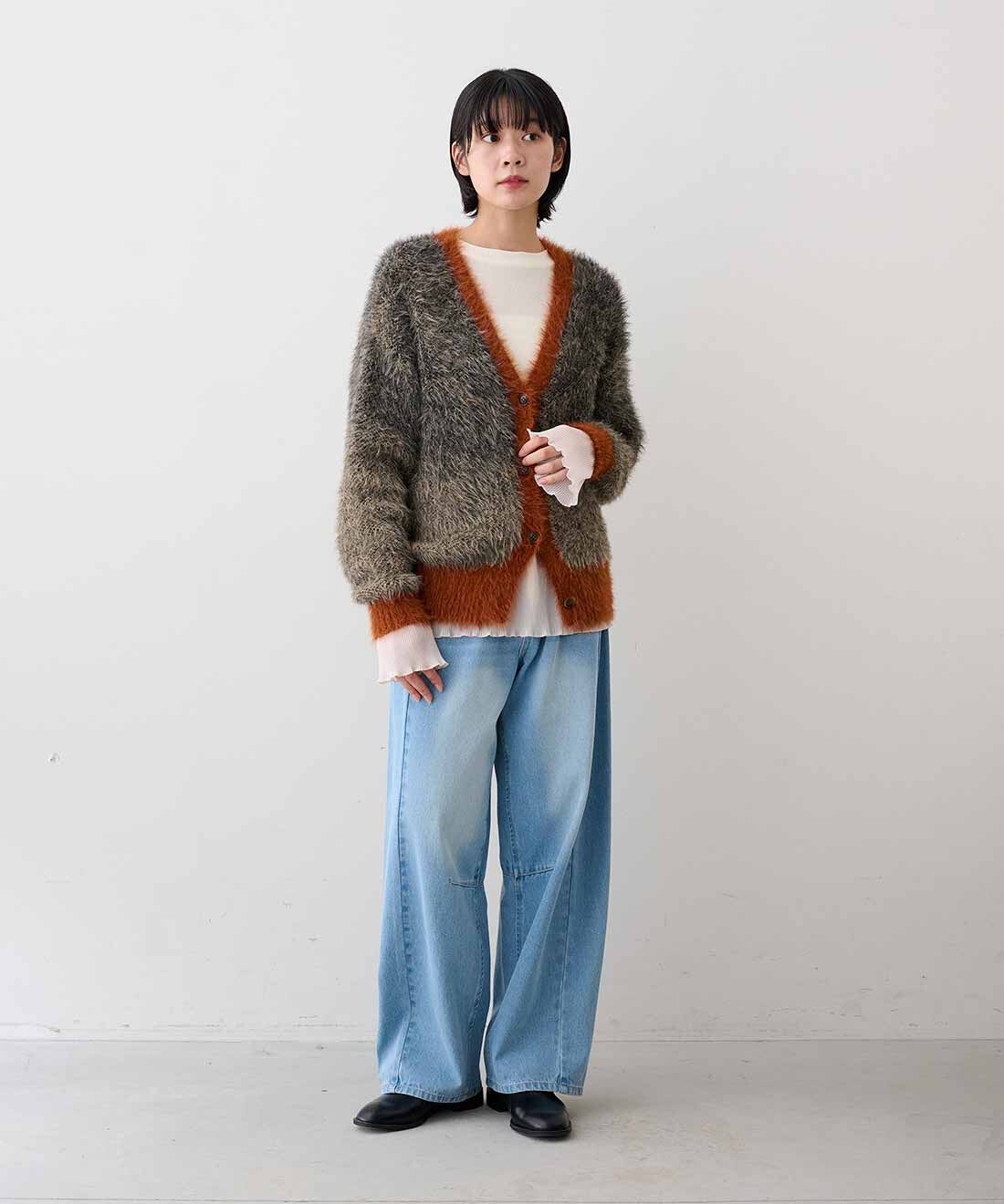 MEDE19F|旭山動物園・ボルネオの森応援商品 だちょうのひなカーディガン〈ミックスブラウン〉とレスウォーター カーブデニムパンツ〈フェードブルー〉とプリーツドッキングトップスの会のコーディネート