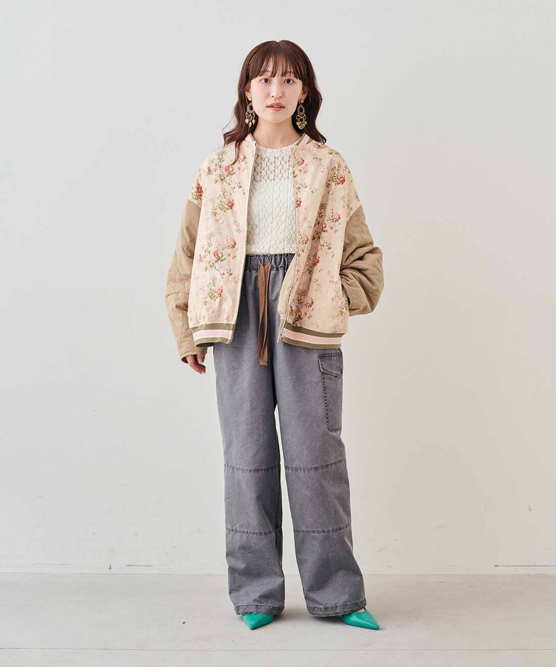 MEDE19F [メデ・ジュウキュウ]|ミュルーズモダン 中わた入りリバーシブルブルゾン〈ベージュ〉とレース切り替えトップスのコーディネート