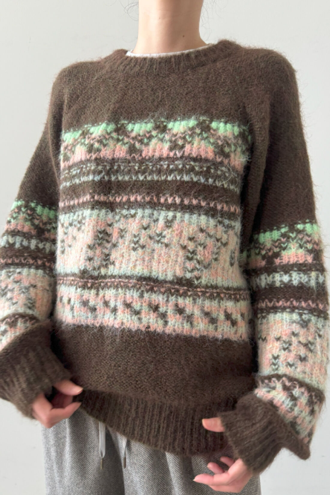 MEDE19F|タック遣いのへリンボン柄ワイドパンツ〈ニュアンスブラウン〉のコーディネート|モデル身長：164cm　着用サイズ：M