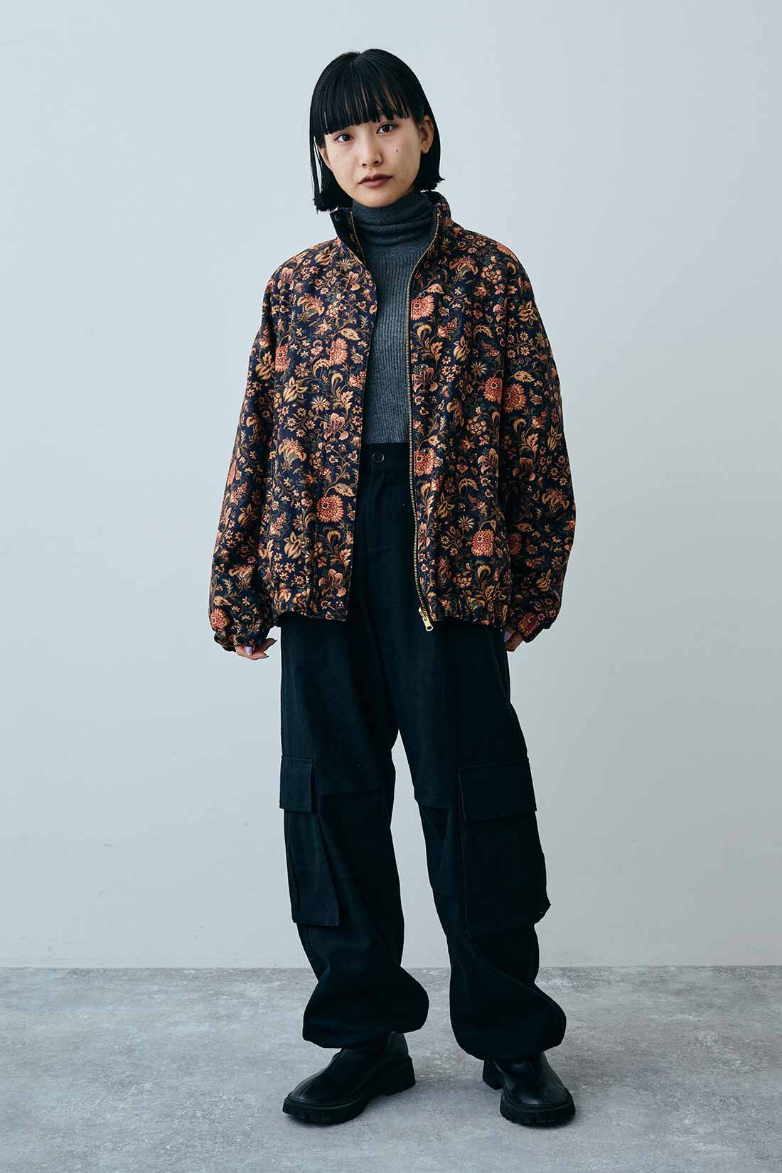 MEDE19F|MEDE19F　生地から作りこんだ ミリタリーカーゴパンツ〈ブラック〉|モデル身長：158cm　着用サイズ：M