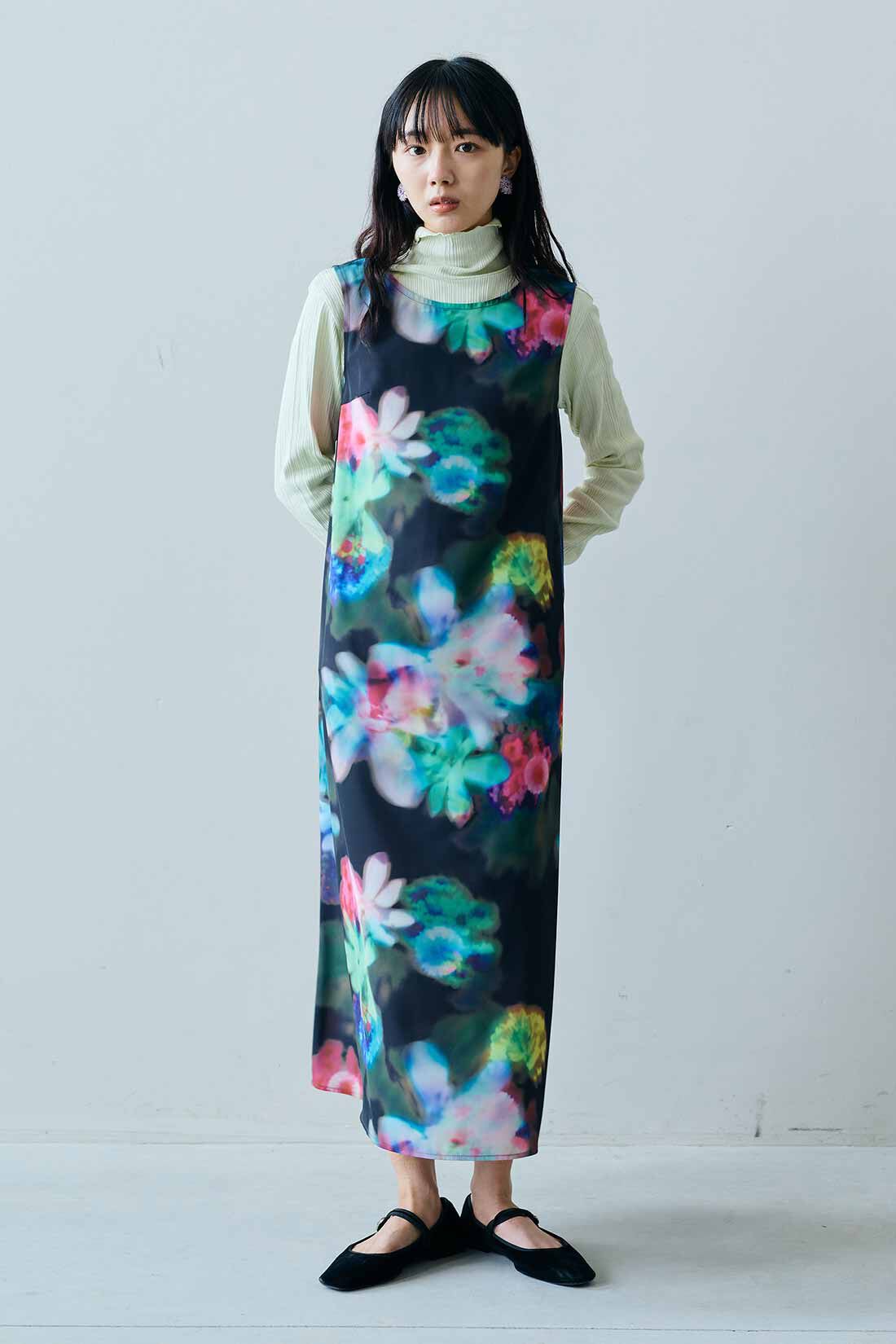 MEDE19F [メデ・ジュウキュウ]|MEDE19F　花柄のプリントを重ねたシアードレス〈ブラック〉|モデル身長：163cm　着用サイズ：M