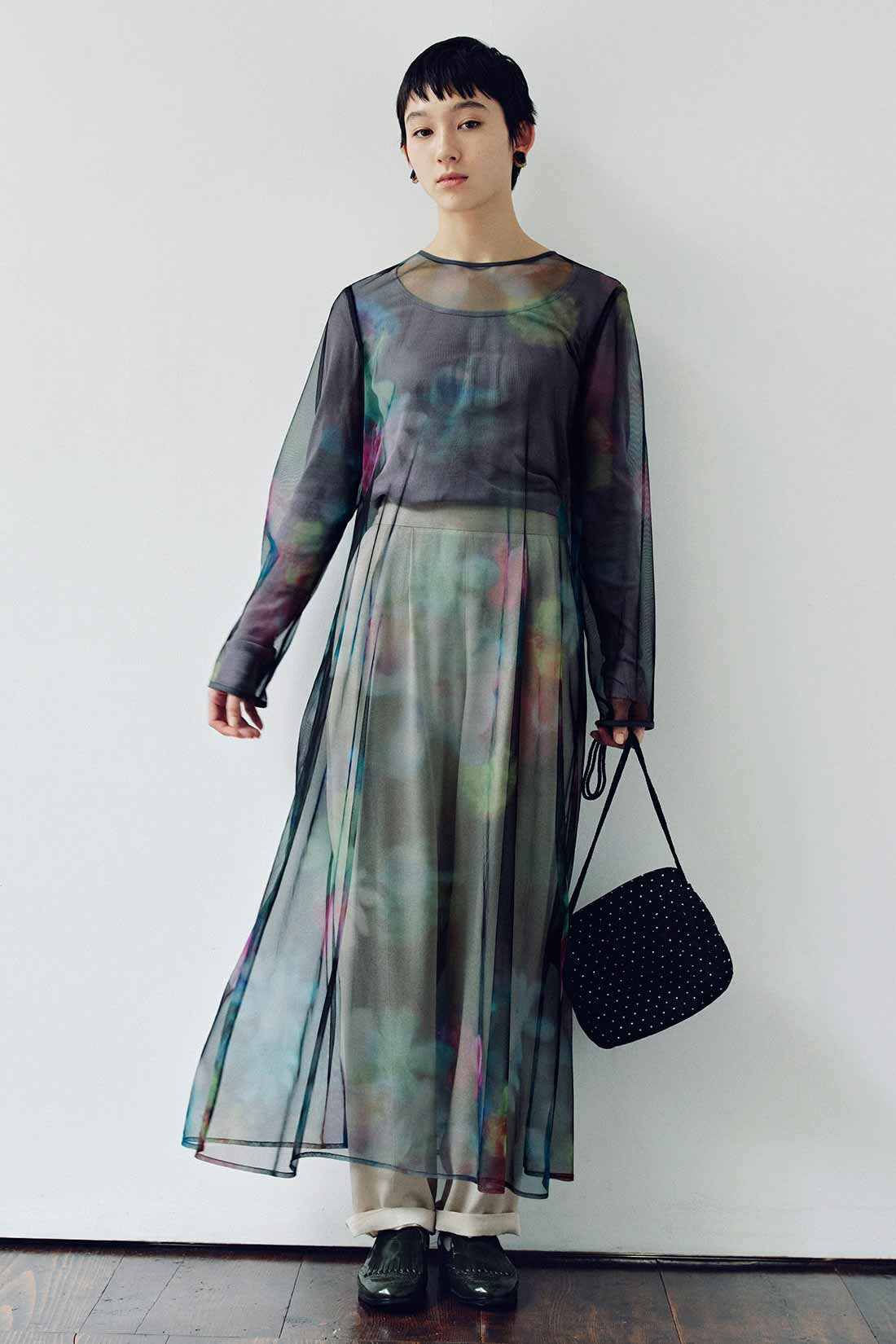 MEDE19F [メデ・ジュウキュウ]|MEDE19F　花柄のプリントを重ねたシアードレス〈ブラック〉