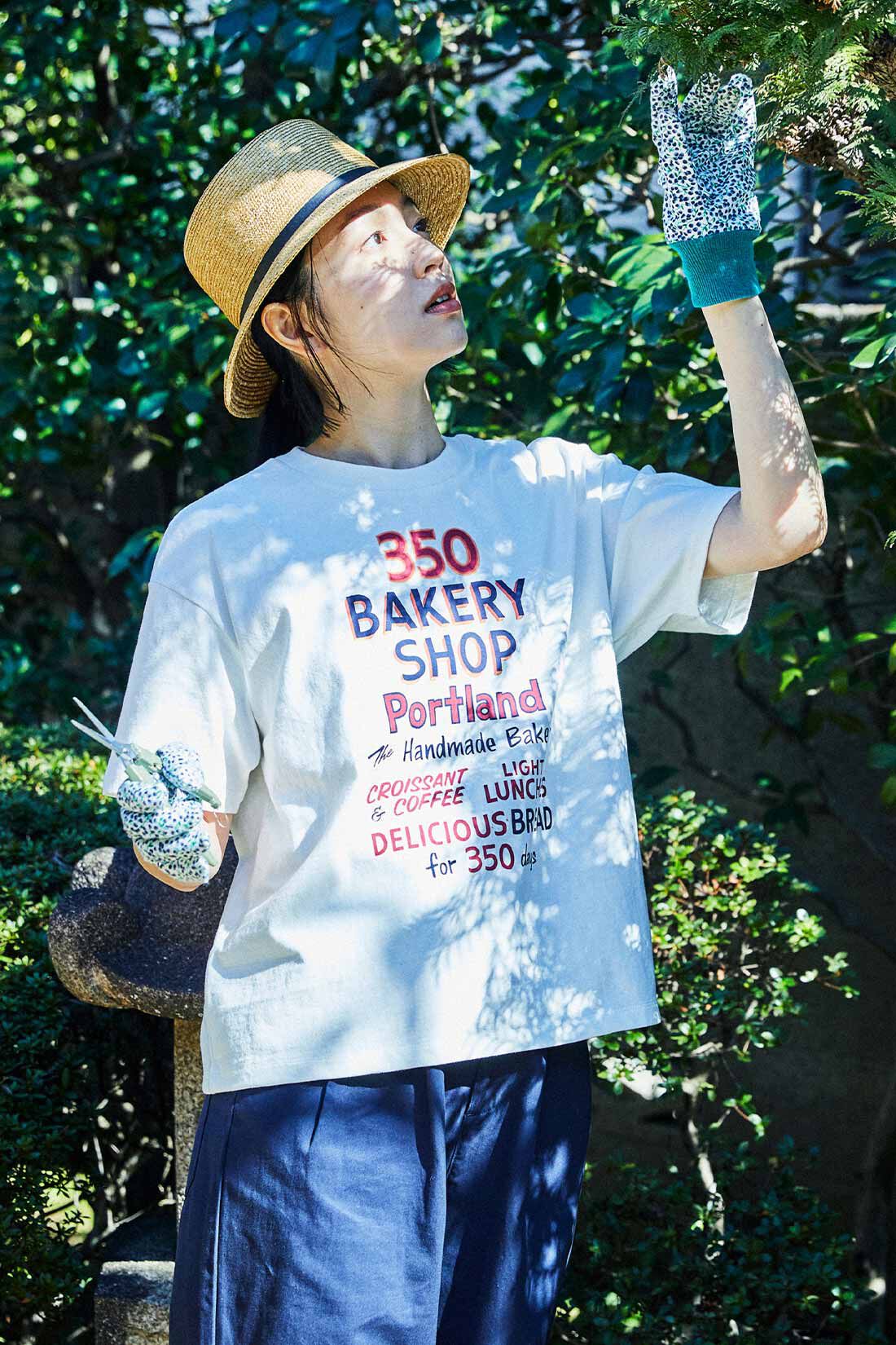 THREE FIFTY STANDARD|綿100% ベーカリーショップＴシャツ　〈オフホワイト〉のコーディネート