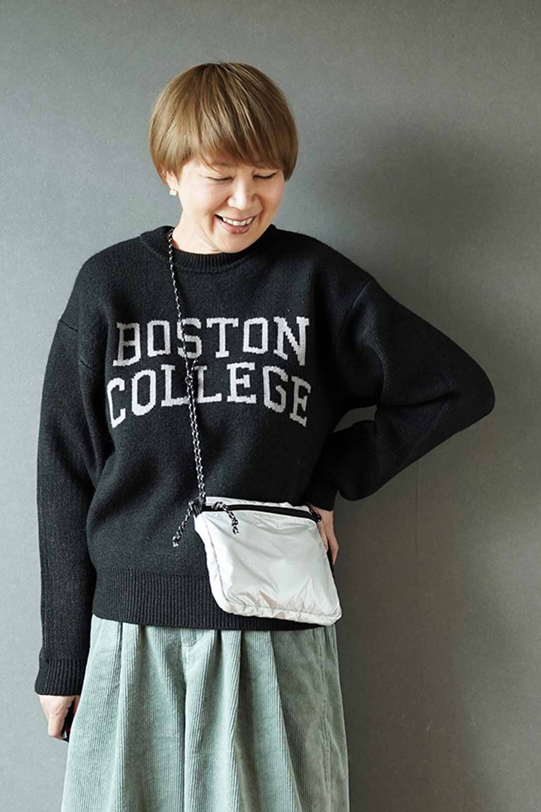THREE FIFTY STANDARD|別注カレッジロゴセーター〈ブラック〉と金子敦子さんと作った 2-WAYバッグ〈シェルホワイト〉のコーディネート|モデル身長：160cm 着用サイズ：M