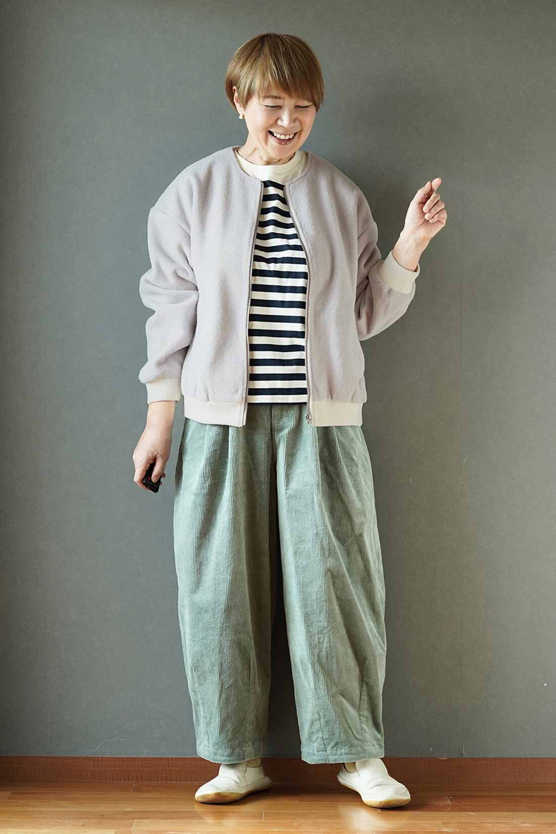 THREE FIFTY STANDARD［スリーフィフティースタンダード］|THREE FIFTY STANDARD　金子敦子さんと作った コート生地で仕立てたノーカラーブルゾン〈ライトグレー〉|ウールタッチのブルゾンや太畝コーデュロイのパンツなど、ぬくもり感のある素材をバランスよく取り入れた異素材ミックス。