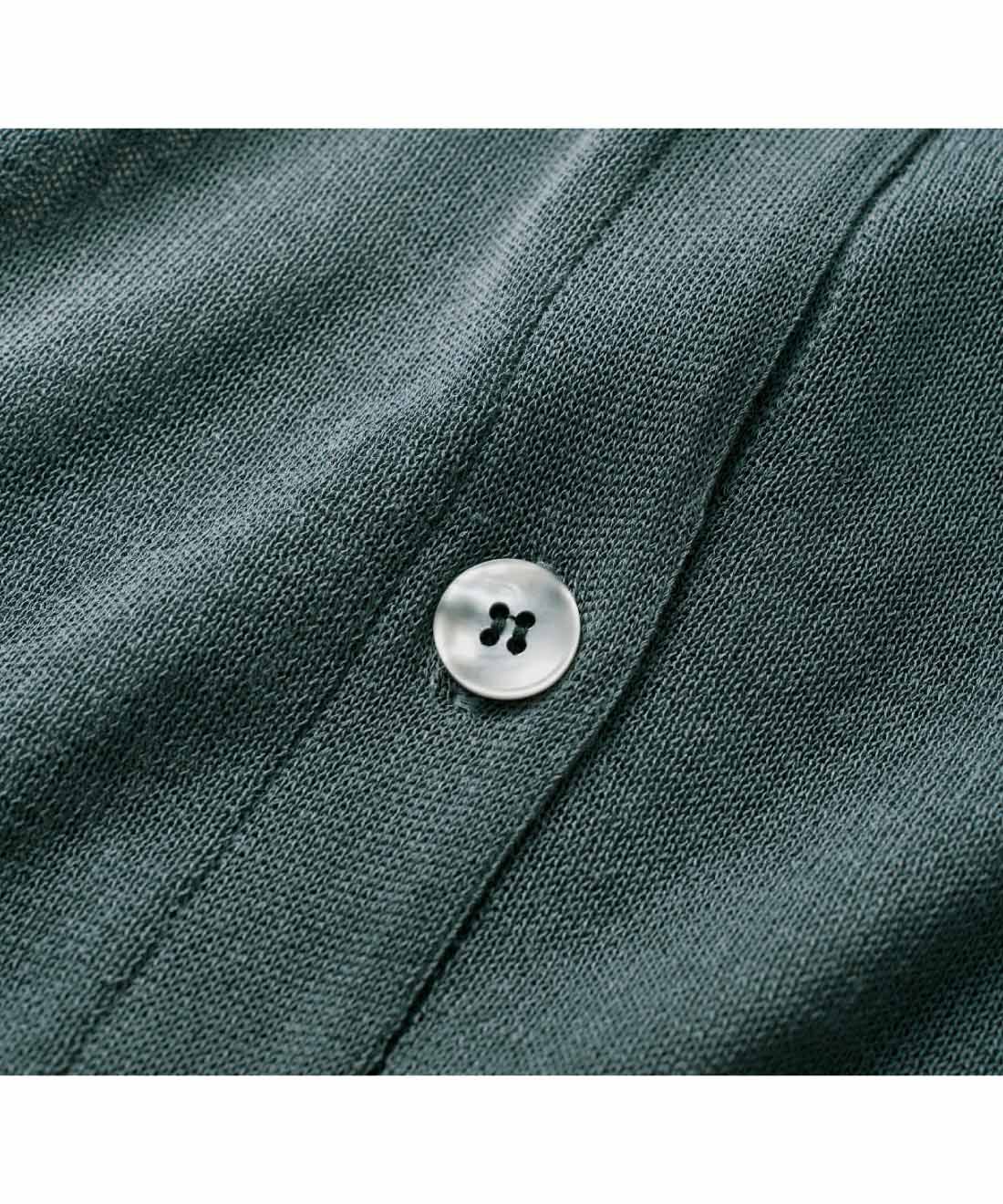 THREE FIFTY STANDARD［スリーフィフティースタンダード］|THREE FIFTY STANDARD　日本製のシアーなクルーネックカーディガン〈ダークグレー〉|毛羽立ちの少ないシャープな編み目で、 清涼感のある洗練された着こなしを演出します。