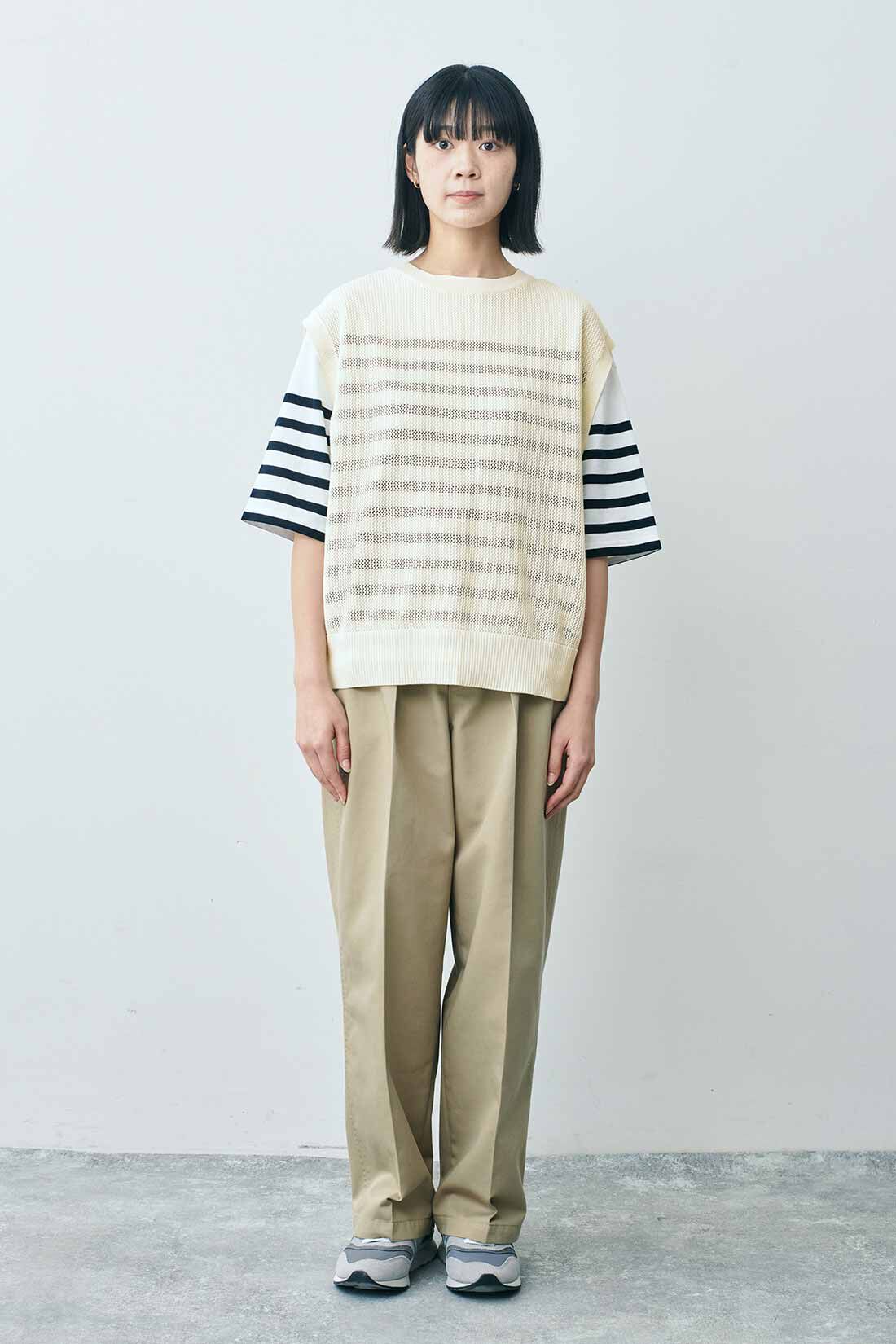 THREE FIFTY STANDARD|重ねてサマになるニットベストＷＨ　ＴＦＳとパネルボーダーＴシャツ　ＴＦＳのコーディネート|モデル身長：163cm 着用サイズ：M